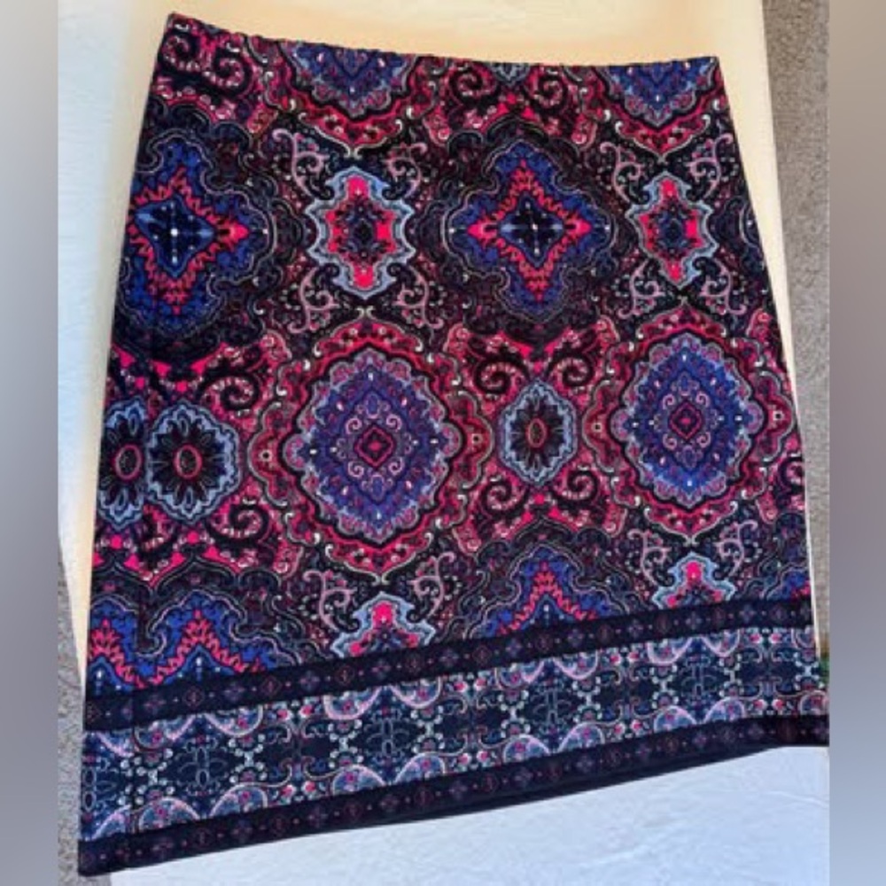 Talbots Skirt large maxi geometric stretch pull on knee length‎
